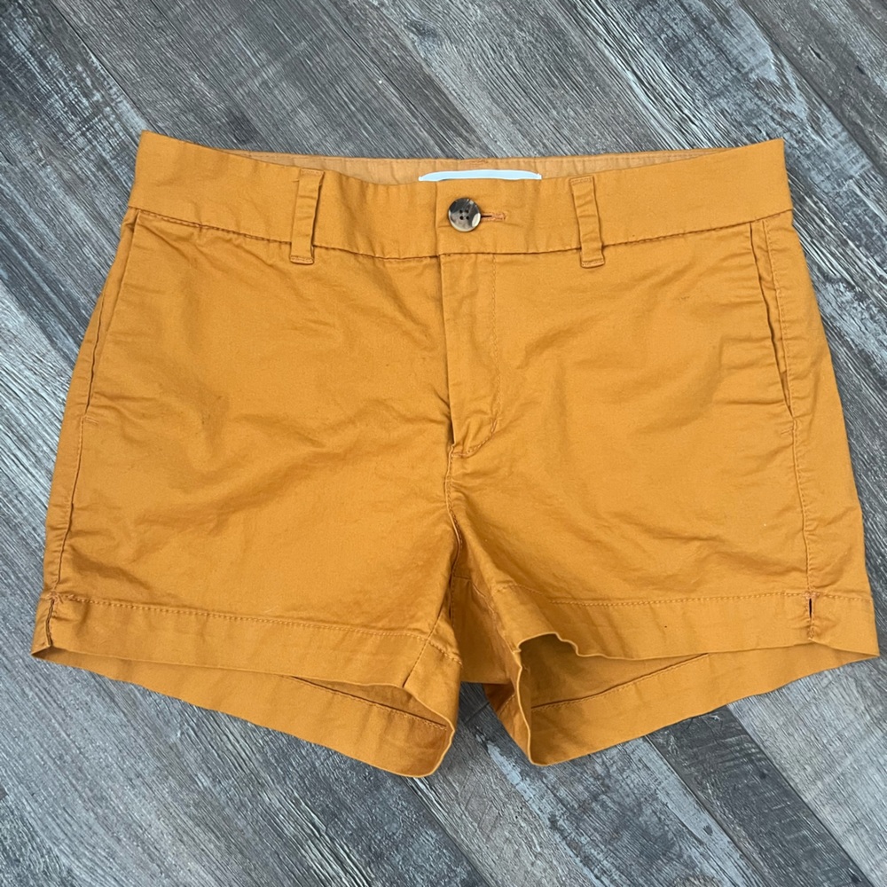 Old Navy women’s size 4 everyday short mustard yellow